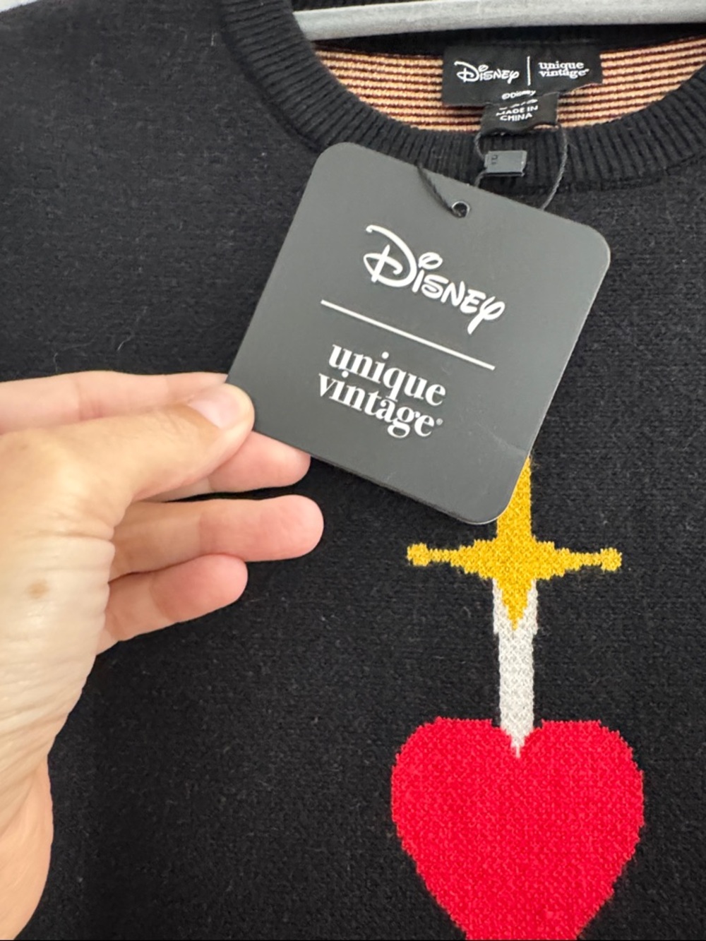 Disney/Unique Vintage Snow White Black Short-Sleeve Sweater NWT - Picture 3 of 5
